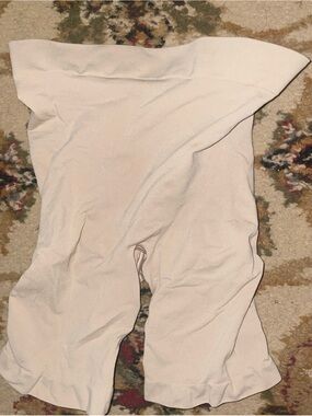 NWOT SKIMS High Waisted Mid Thigh Shapewear Shorts Sand Light Nude S